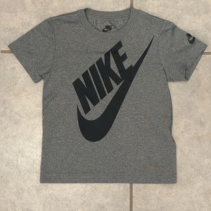 NiKE // KiDS SHiRT-SHORT SET - Size S (4-5YRS)